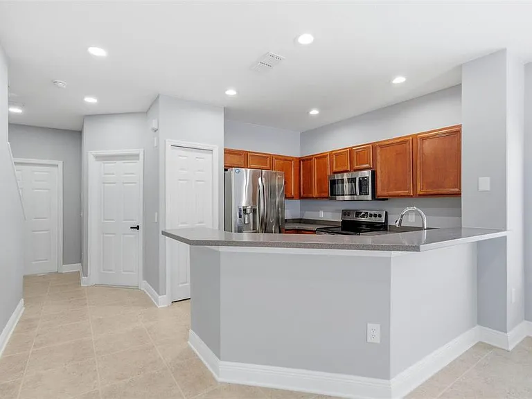 20402 Needletree Dr — Photo 4
