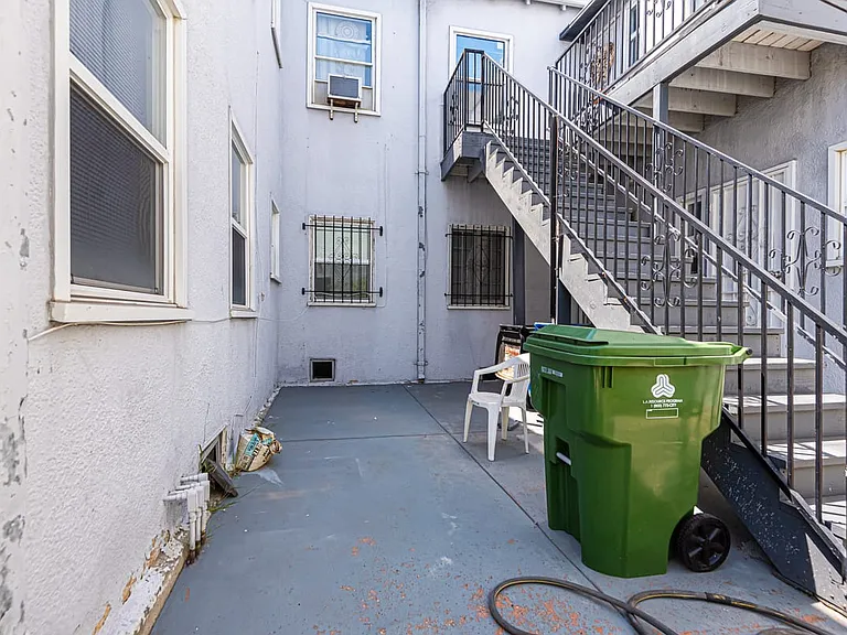 4915 S San Vicente Blvd #2 — Photo 22