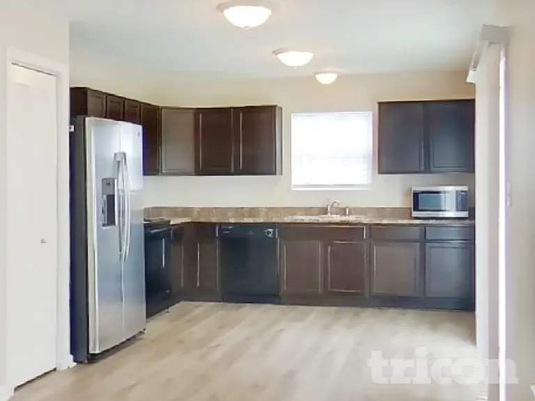 949 Knox Dr — Photo 6