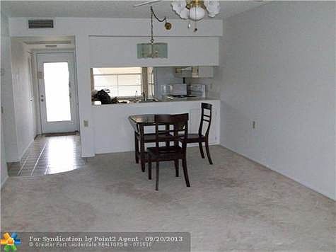 3rd image of 2603 Nassau Bnd APT F2