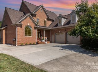 6075 Willow Farm Dr, Denver, NC 28037