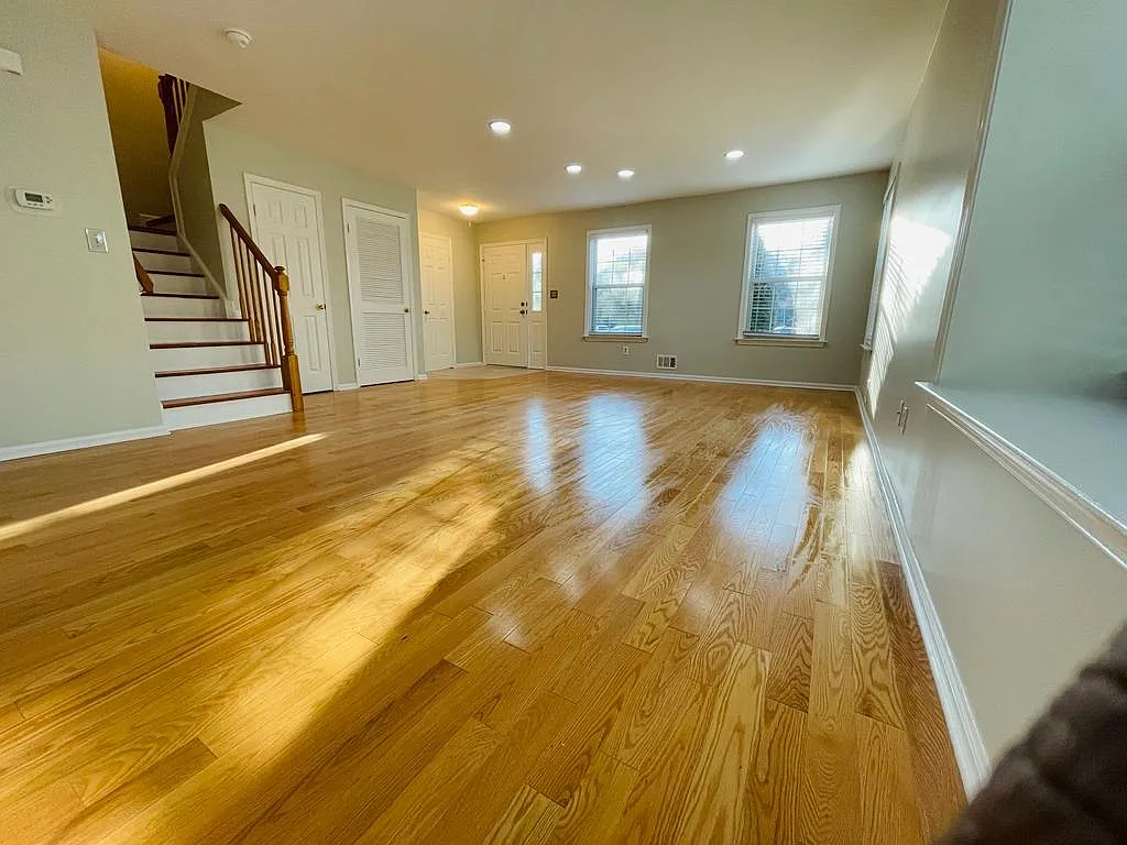 3 bed, 2.5 bath, 1642 sqft, $3,300 — Photo 4