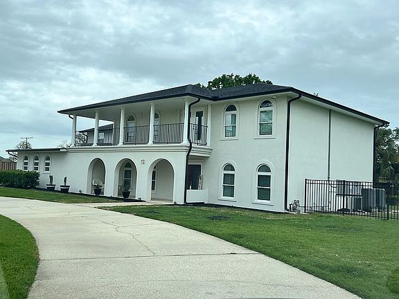 2nd image of 105 Victoria Dr