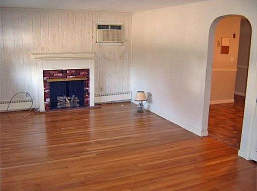 3rd image of 35 Revere St