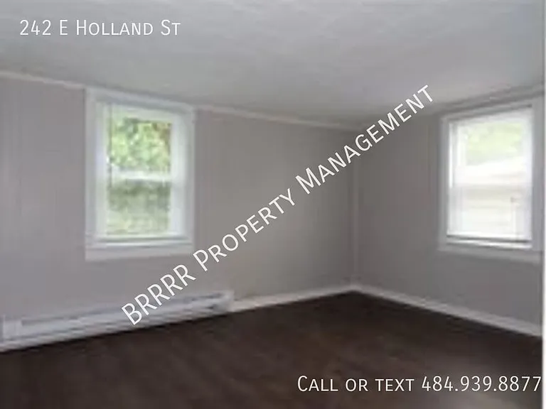 242 E Holland St — Photo 14