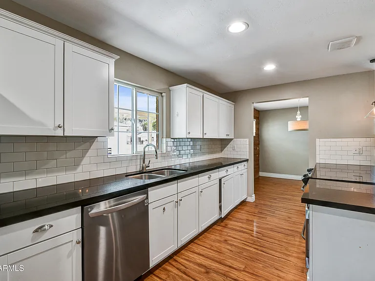 4652 E Vernon Ave — Photo 6