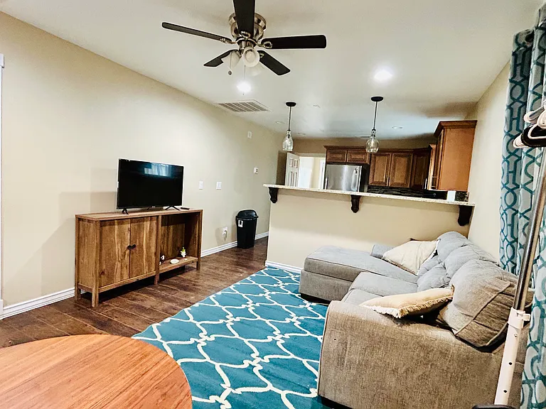 1207 W Missouri Ave — Photo 4