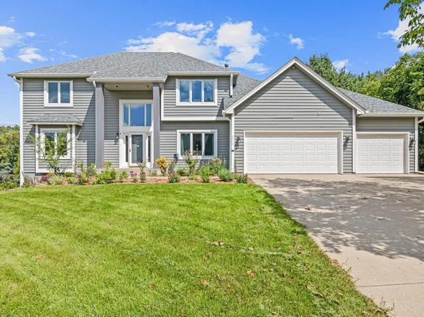 8310 W 109th St, Bloomington, MN 55438