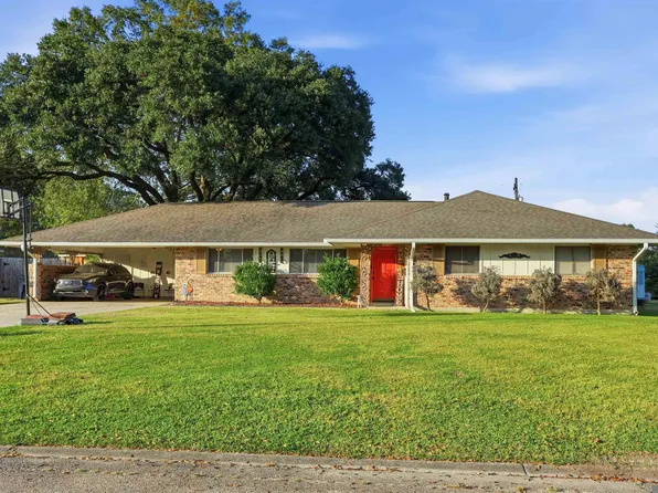 9933 E Coronado Dr, Baton Rouge, LA 70815