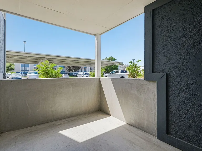 Brighton Place Apartments — Photo 42