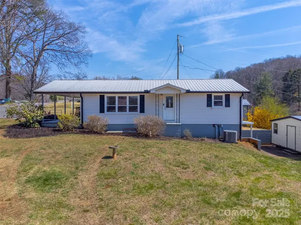 101 Astro Dr, Sylva, NC 28779