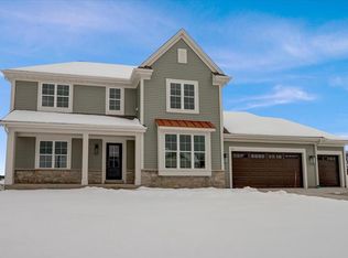 751 Prairie Hill Ave, Mukwonago, WI 53149