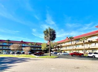 2402 Ecuadorian Way APT 6, Clearwater, FL 33763