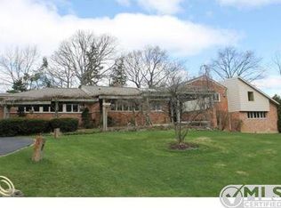 1652 Apple Ln, Bloomfield Hills, MI 48302