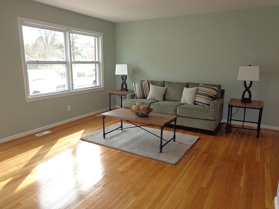 1st image of 162 Melville Dr