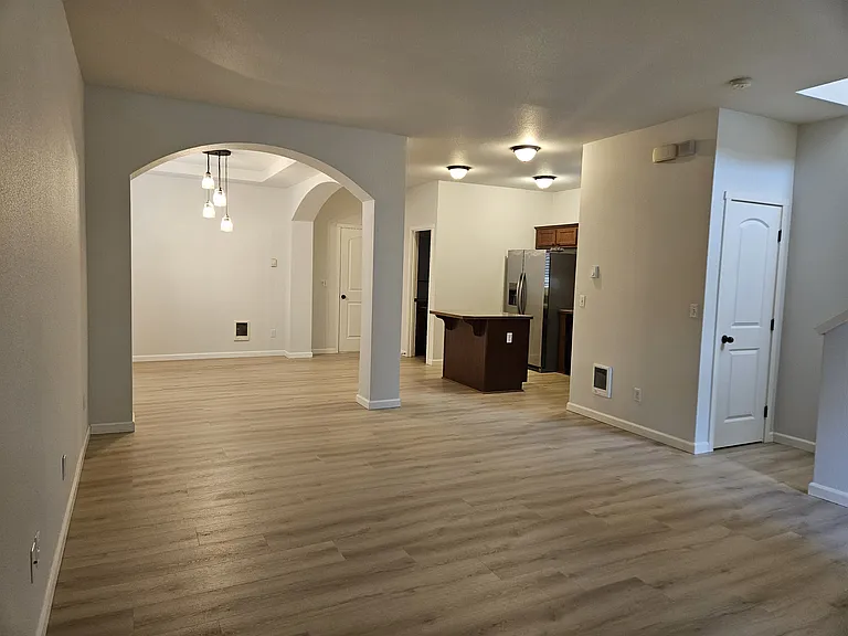 5018 NE 3rd St — Photo 3
