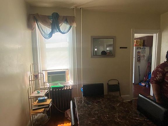 4th image of 16 Strode Ave