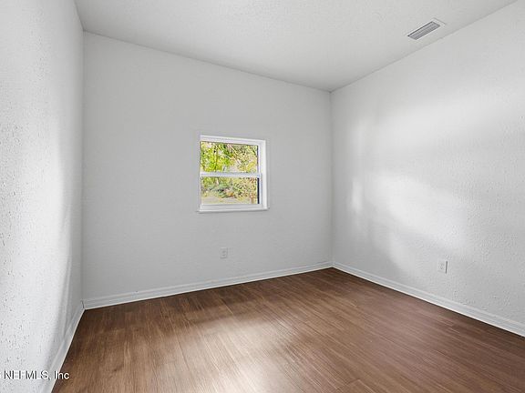 5th image of 1409 W 5th St