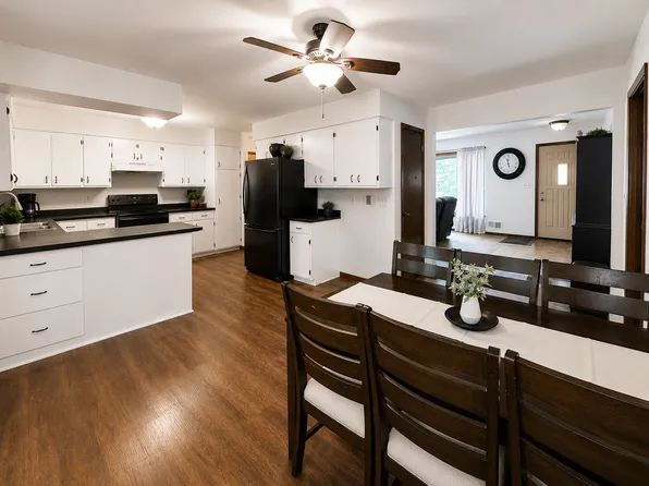 1516 Wellington Cres, Faribault, MN 55021