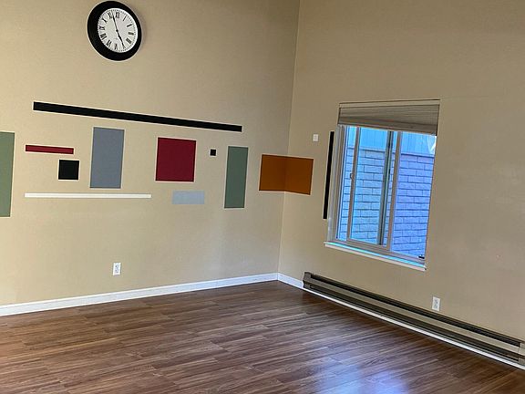 3rd image of 2438 Loma Vista Ln