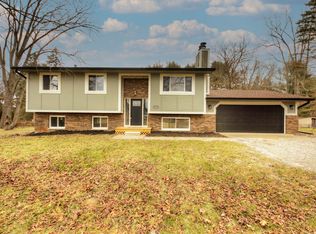 8739 Coyle Dr, Pinckney, MI