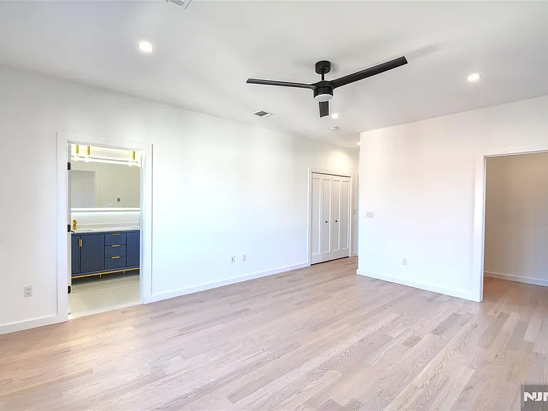 35 Henry Ave #B — Photo 14