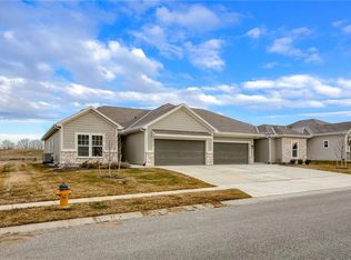 19718 W 196th St, Spring Hill, KS 66083