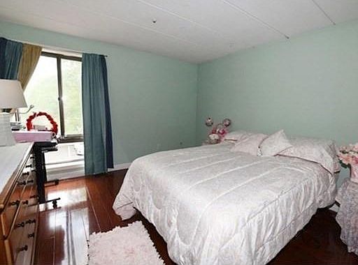 4th image of 658 Main St #14