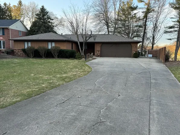 19102 Walden Dr, Spring Lake, MI 49456