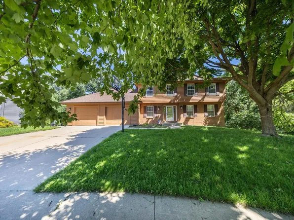 2426 Wilshire Ln NE, Rochester, MN 55906