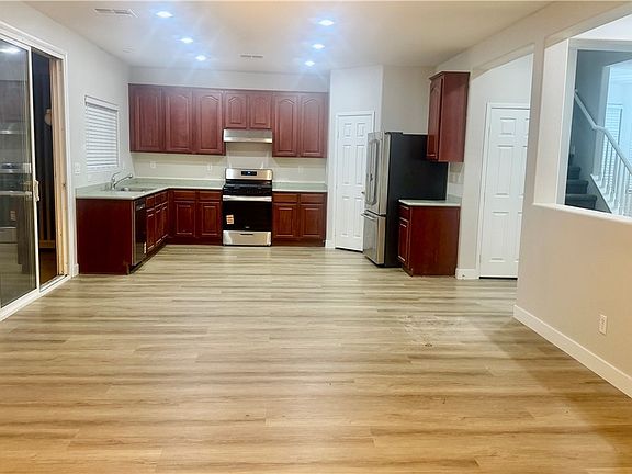 3rd image of 154 La Padania Ave