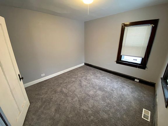 4th image of 3249 E 135th St