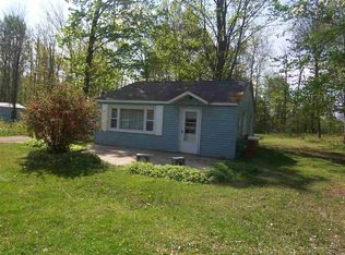 127 Victory Rd, Houghton Lake, MI 48629