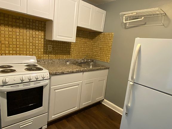 5th image of 465 Park Dr APT A