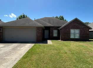 204 W Camden Dr, Rogers, AR 72756