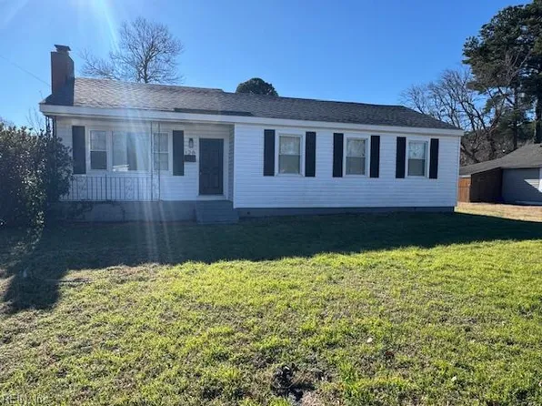 128 Green Meadow Dr, Portsmouth, VA 23701
