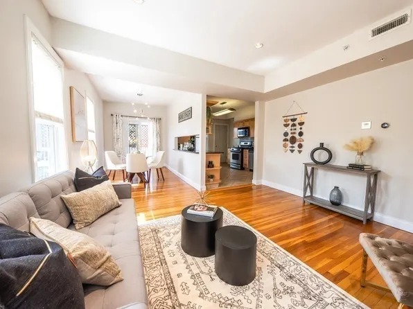 22 Sewall St APT 4, Somerville, MA 02145