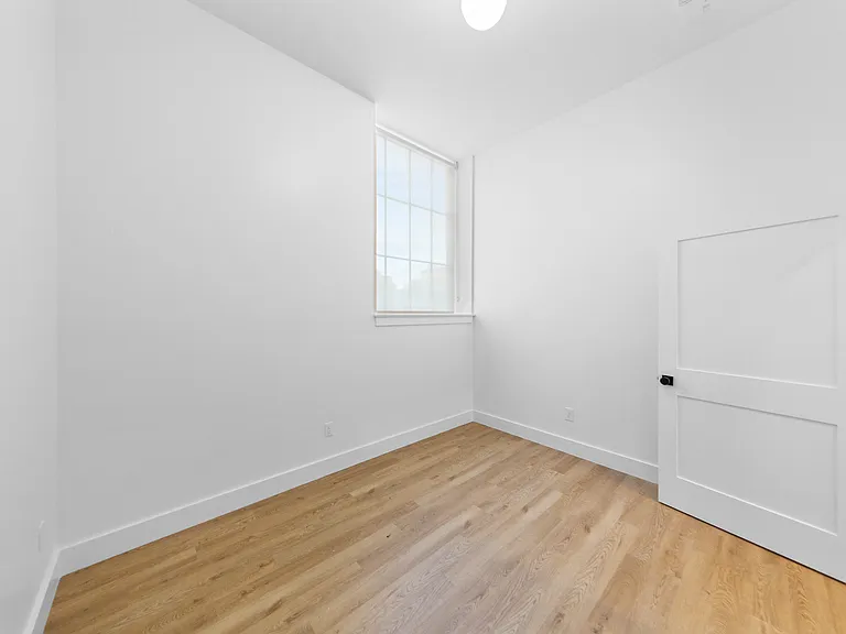 99 Richmond St #101 — Photo 14