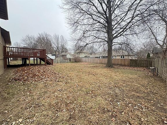 4th image of 613 SE Westwind Dr