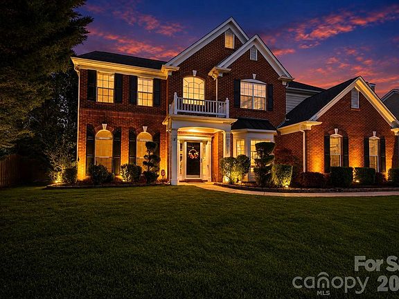 2nd image of 10913 Knight Castle Dr