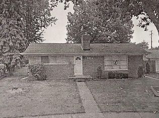 8854 Roslyn St, Livonia, MI 48150