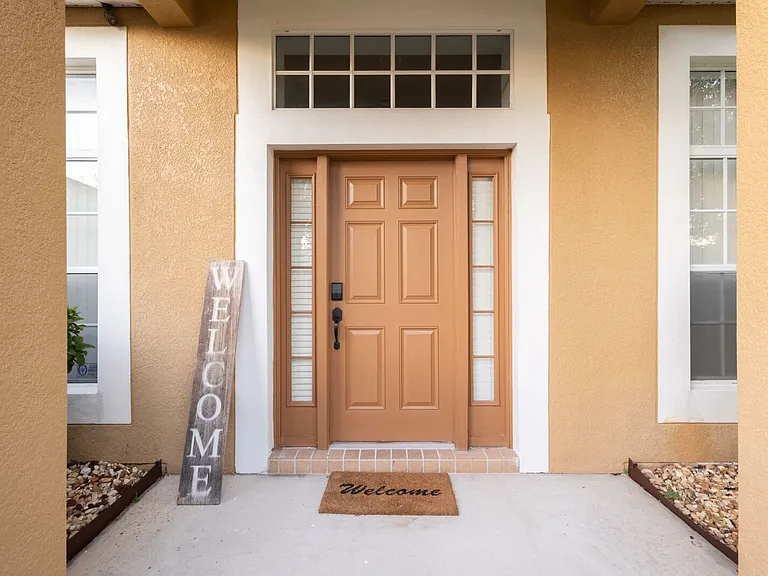 2024 Heartland Cir — Photo 2