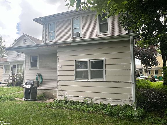 4th image of 402 W Hempstead Ave