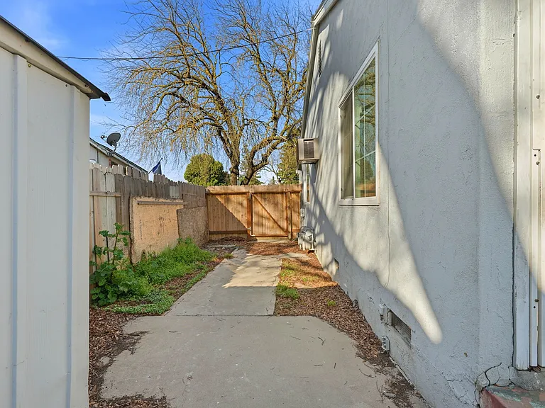 1008 Gemini Ct #2 — Photo 31