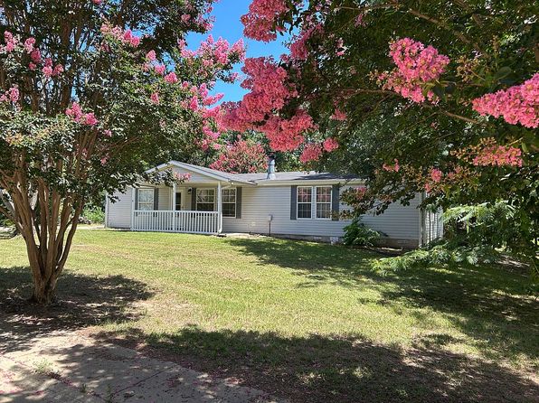 104 Lago Ln