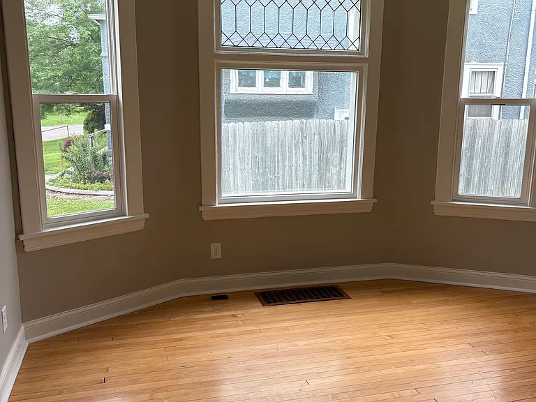 632 Elwood Ave N — Photo 7