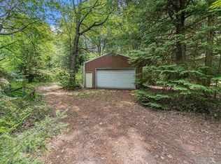 5413 W Lake Mitchell Dr, Cadillac, MI 49601