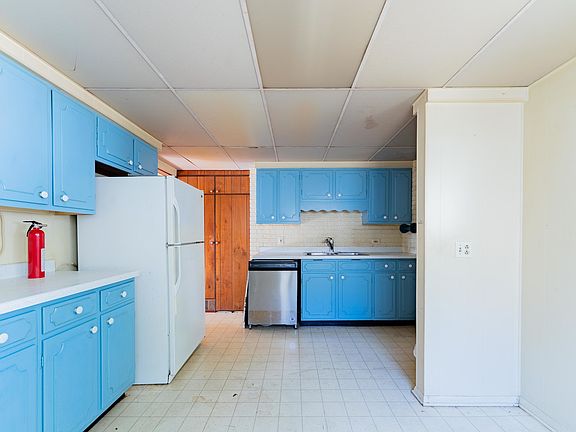 5th image of 1535 Beach Ave