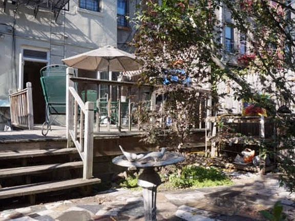 4th image of 238 Stanhope St APT 1L