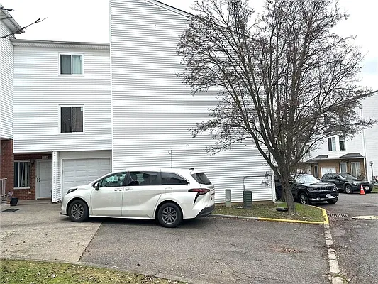 Sold by Remax Edge | media 15